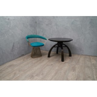 T 144 Coppia di tavolini in lacca nera