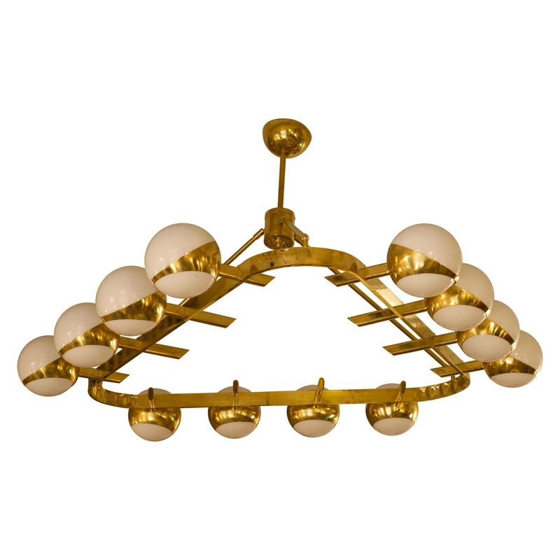 L 93 Grande lampadario dalla rara forma triangolare